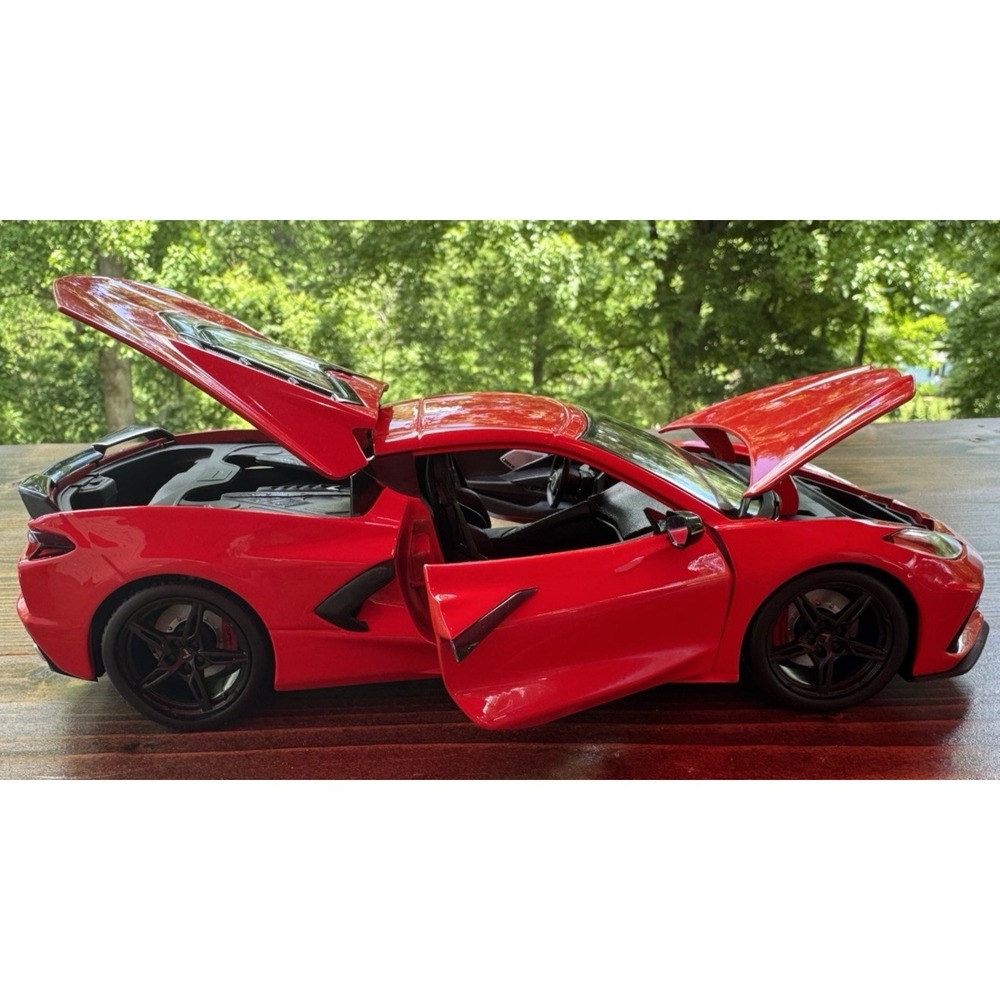 2020 Chevrolet Corvette Stingray C8 Red 1:18 Maisto Diecast Model Car Coupe